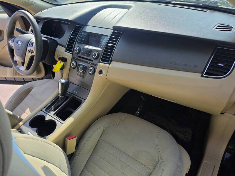 2013 Ford Taurus SE