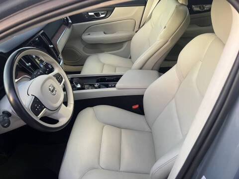 2022 Volvo S60 B5 Momentum