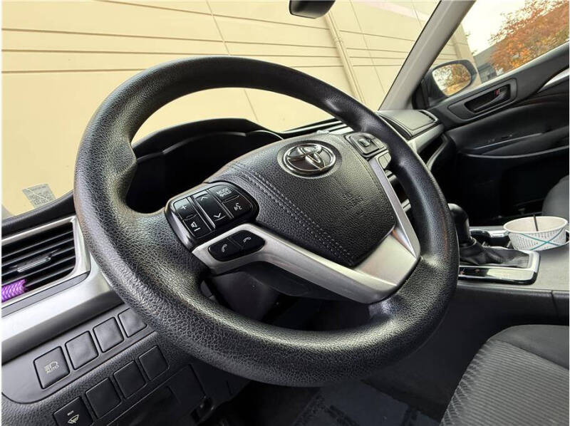 2017 Toyota Highlander LE