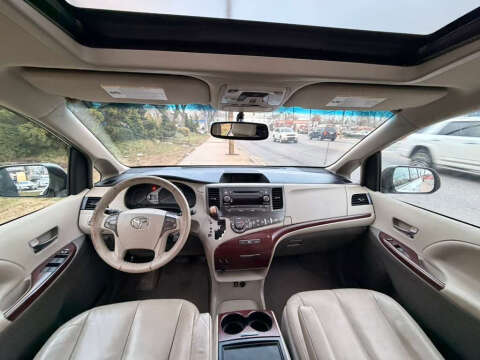 2013 Toyota Sienna XLE 8-Passenger