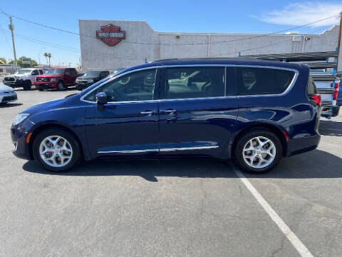 2017 Chrysler Pacifica Touring-L