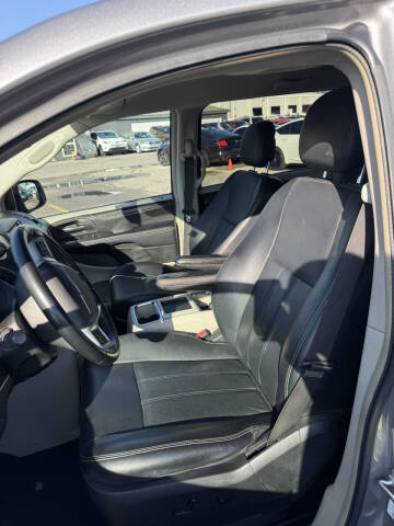 2014 Chrysler Town and Country Touring