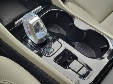 2024 Volvo XC40 B5 Plus Bright Theme