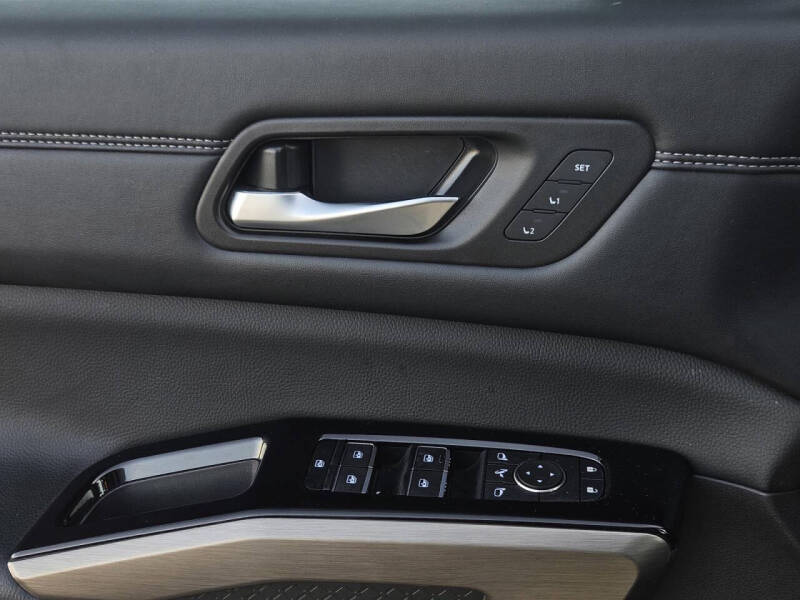 2024 Nissan Pathfinder Platinum