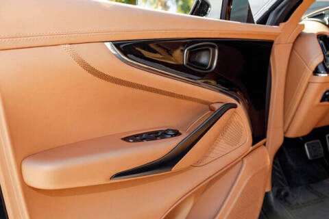 2025 Aston Martin DBX 707