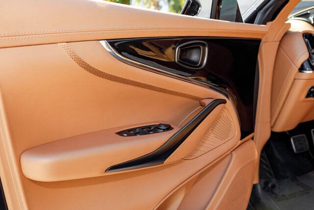 2025 Aston Martin DBX 707