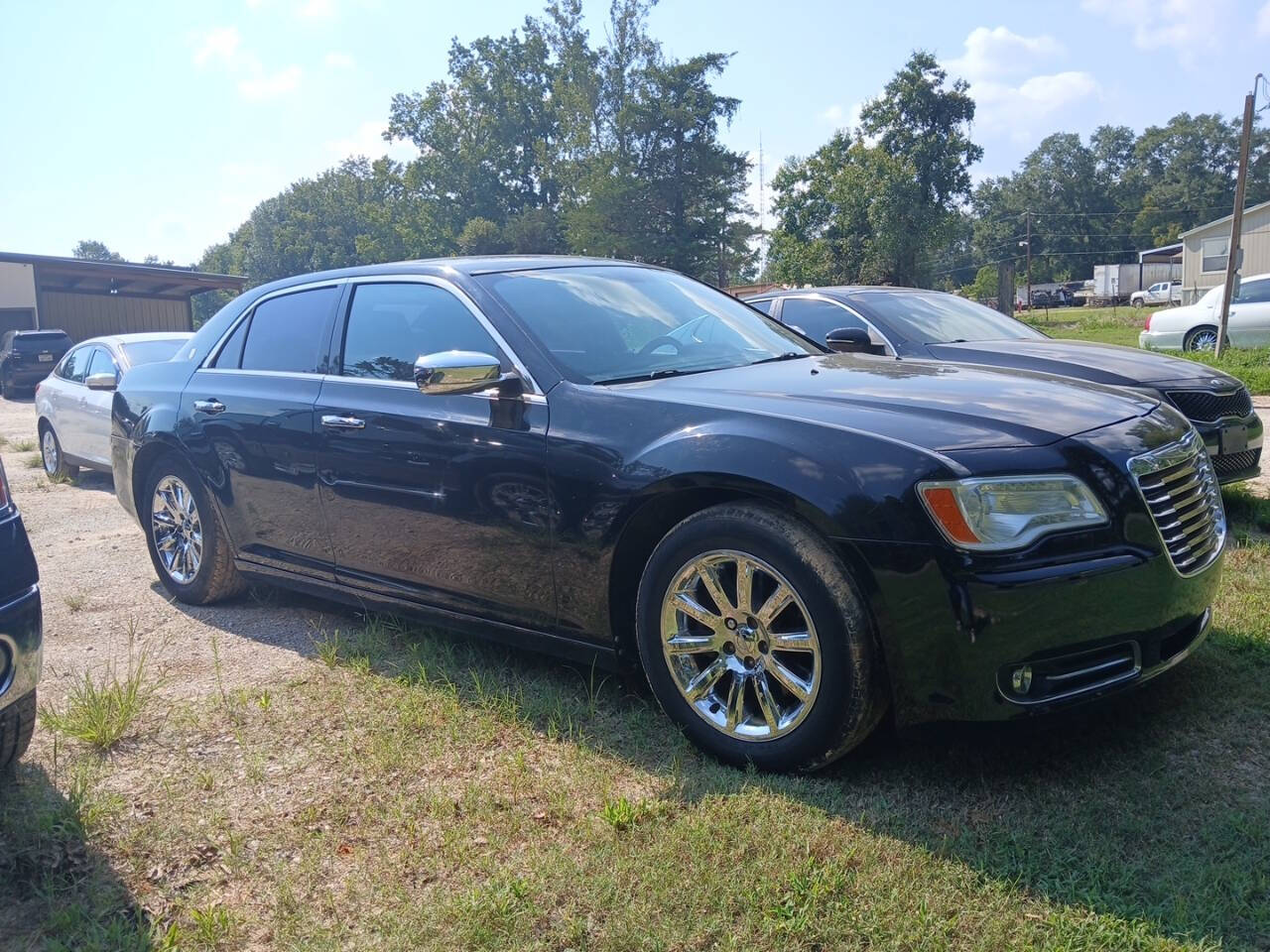 2014 Chrysler 300 for sale at GERRHA AUTO SALES in Nacogdoches, TX