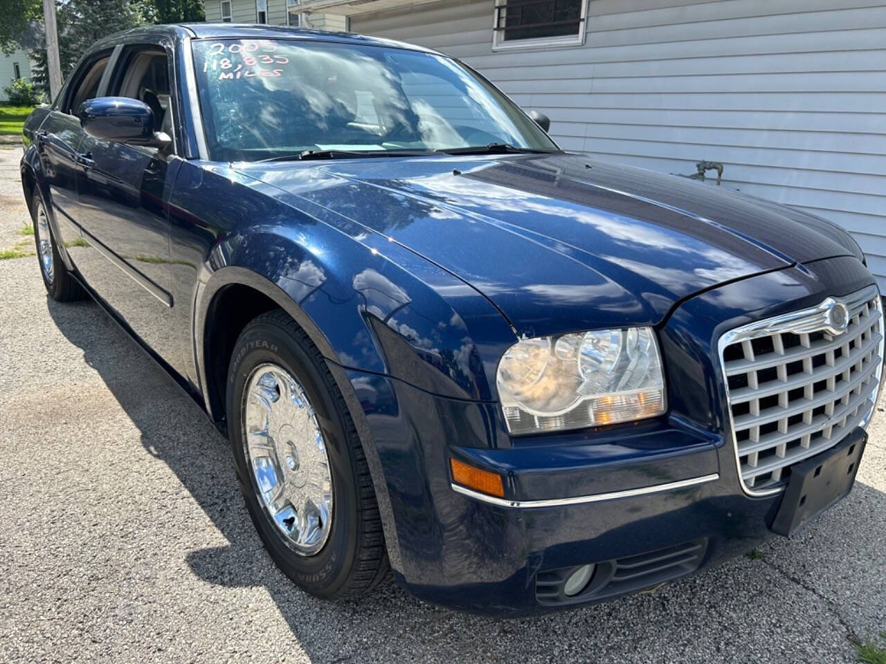 2005 Chrysler 300 for sale at Quality Cars Of South Elgin in South Elgin, IL