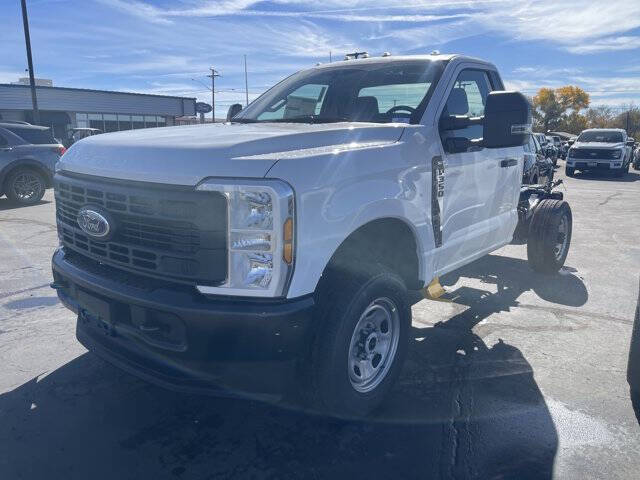 2026 Ford F-350 Super Duty Chassis Cab XL's photo