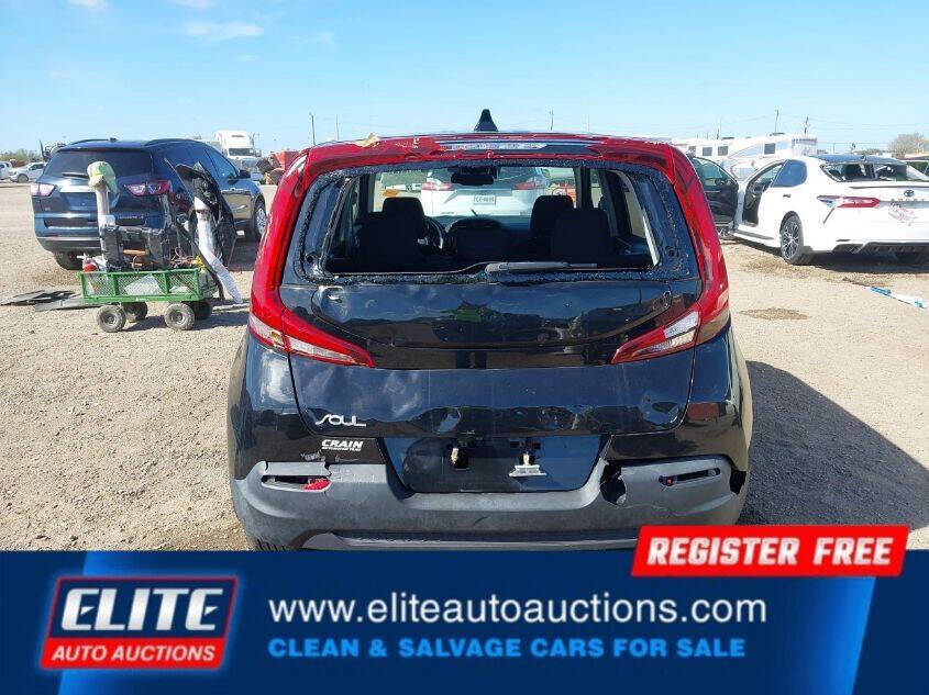 Black 2022 Kia Soul S S 4dr Crossover 32