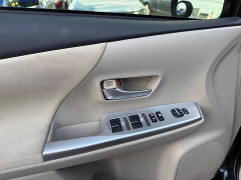 2012 Toyota Prius v Five