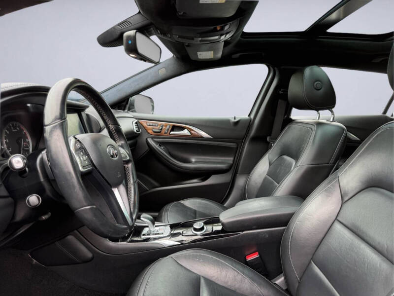 2017 Infiniti QX30 Premium