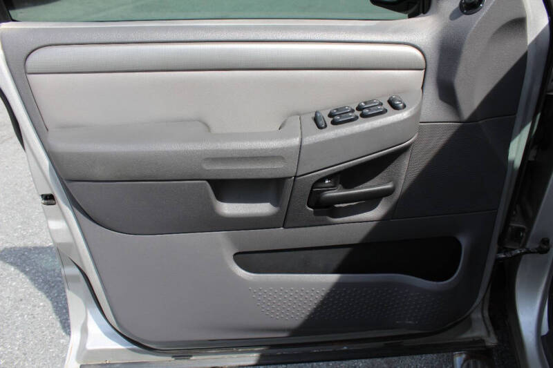 2004 Ford Explorer XLT