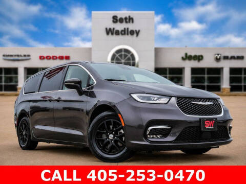 2023 Chrysler Pacifica Touring L Photo