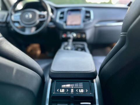 2016 Volvo XC90 T6 Momentum