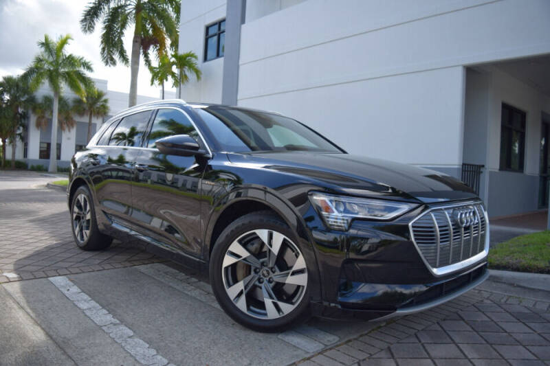 2022 Audi e-tron quattro Premium