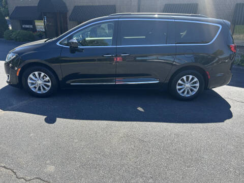 2017 Chrysler Pacifica Touring-L