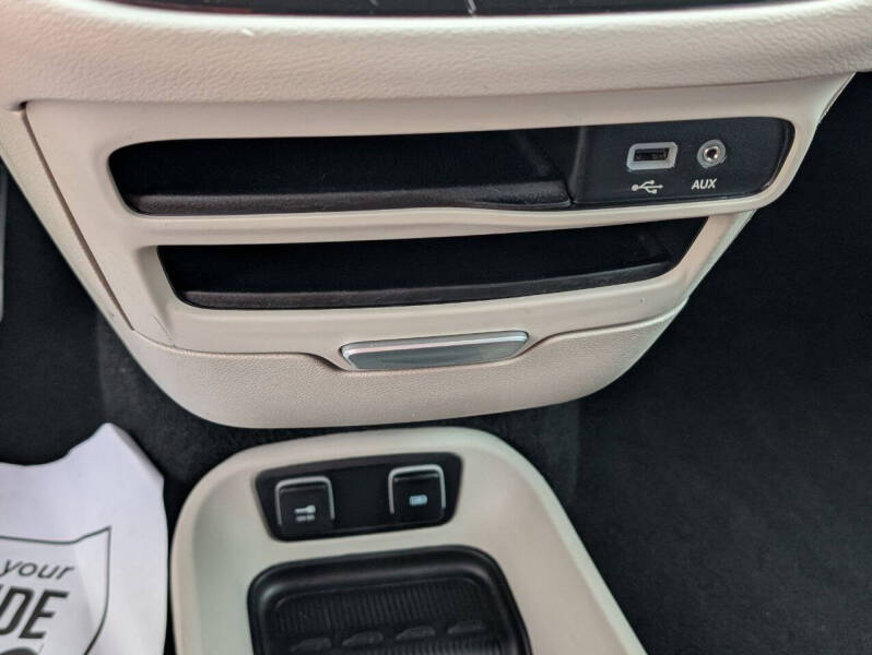 2017 Chrysler Pacifica Touring-L