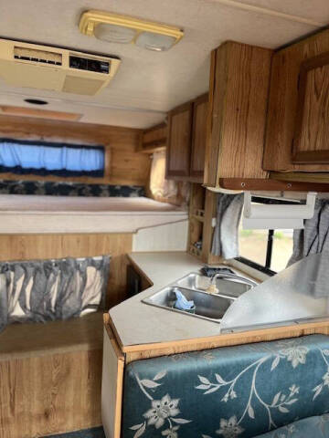 1991 Cascade 10 Ft Truck Camper