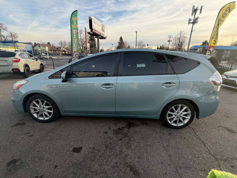 2013 Toyota Prius v Five