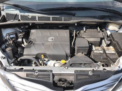 2015 Toyota Sienna LE 8-Passenger