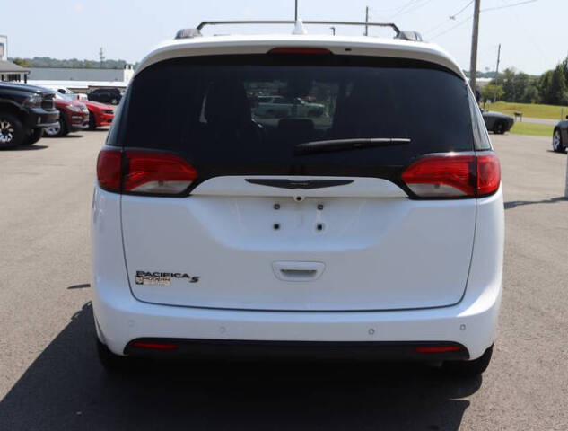 2020 Chrysler Pacifica for sale at Modern Automotive Group LLC in Lafayette, TN