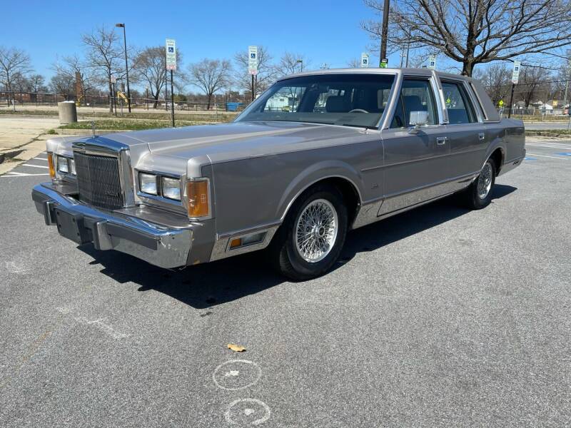 1989 Lincoln Town Car for sale at Royal Motors in Hyattsville MD