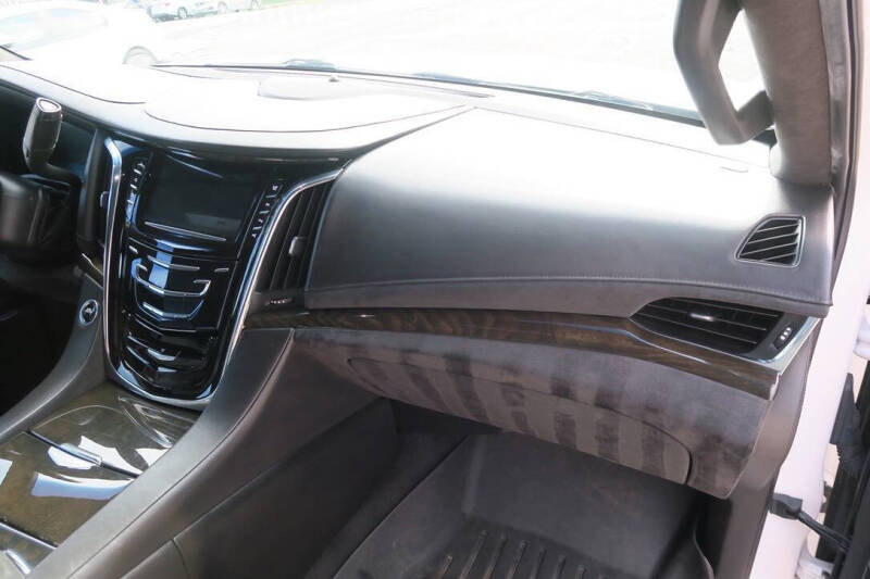 2017 Cadillac Escalade ESV Platinum