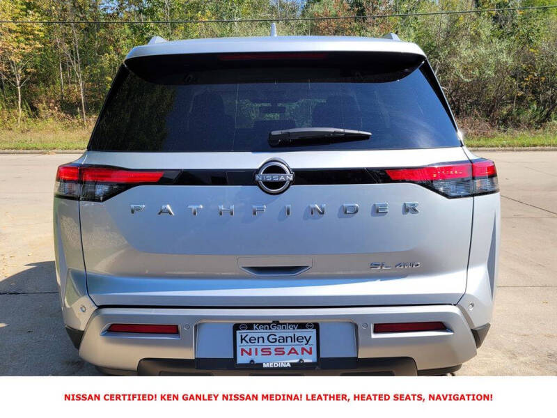 2025 Nissan Pathfinder SL