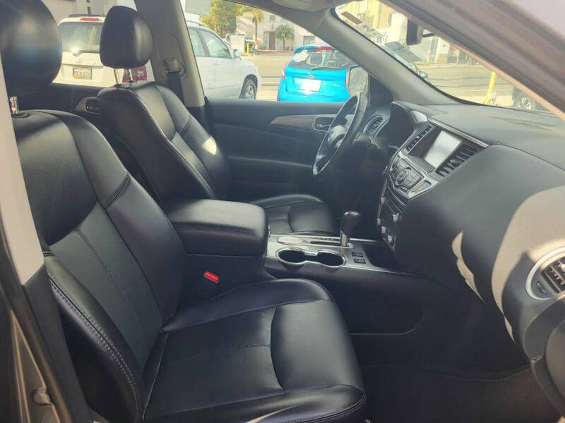 2020 Nissan Pathfinder SL