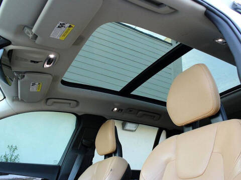 2016 Volvo XC90 T6 Momentum