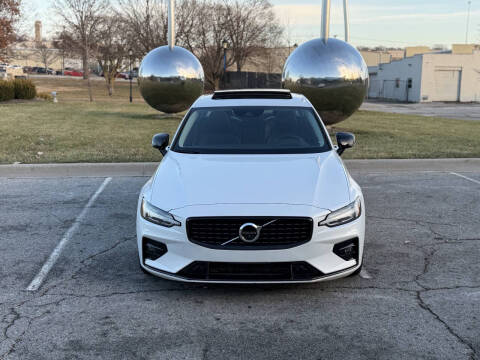 2022 Volvo S60 B5 Momentum