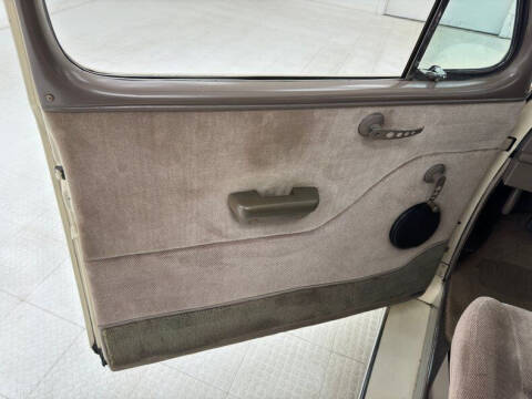 1948 Ford Super Deluxe