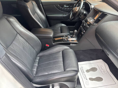 2017 Infiniti QX70