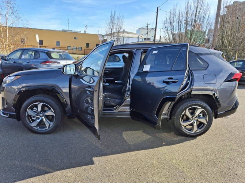 2025 Toyota RAV4 Plug-in Hybrid SE