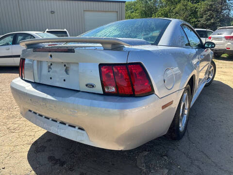 2003 Ford Mustang Deluxe