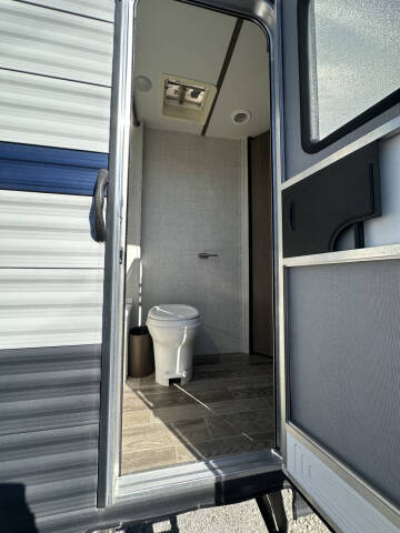 2021 Gulfstream Enlighten 27BHS