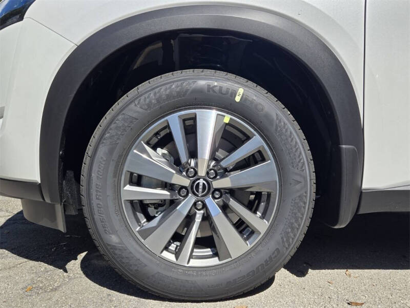 2025 Nissan Pathfinder SL