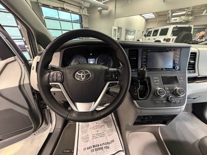 2020 Toyota Sienna XLE Premium 7-Passenger