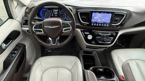 2017 Chrysler Pacifica Touring-L