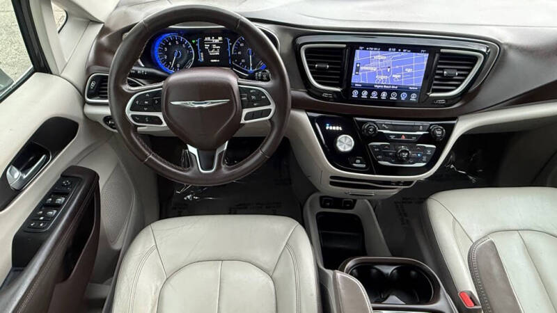 2017 Chrysler Pacifica Touring-L