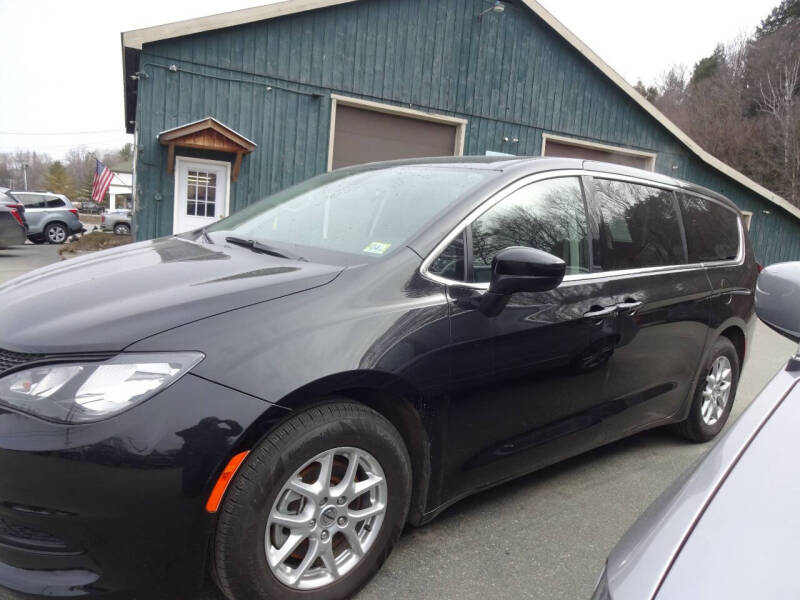 2022 Chrysler Voyager LX