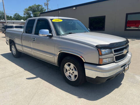 2007 Chevrolet Silverado 1500 Classic for sale at Tigerland Motors in Sedalia MO