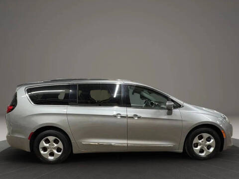 2017 Chrysler Pacifica Touring-L Plus