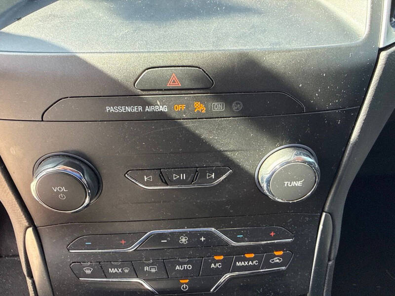 2020 Ford Edge SE