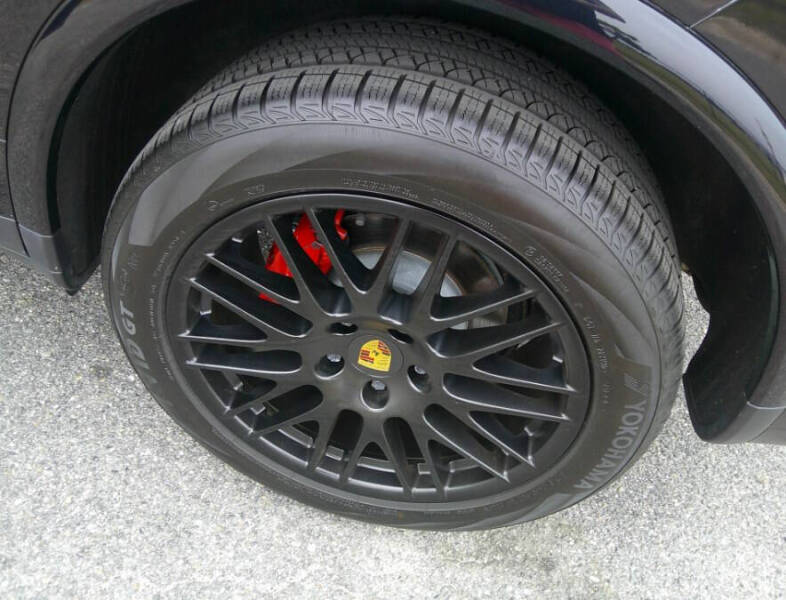2017 Porsche Cayenne Platinum Edition