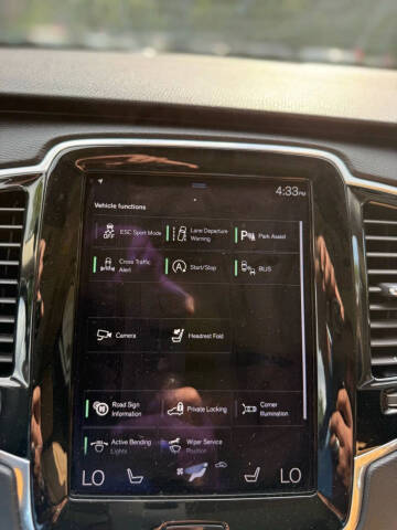 2016 Volvo XC90 T6 Momentum