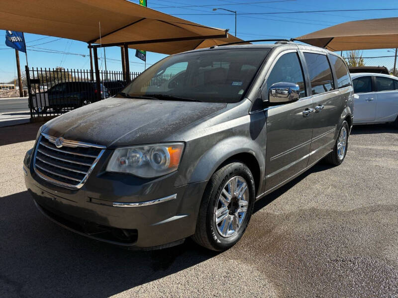 2010 Chrysler Town & Country Limited's photo