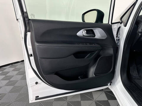 2023 Chrysler Pacifica Touring