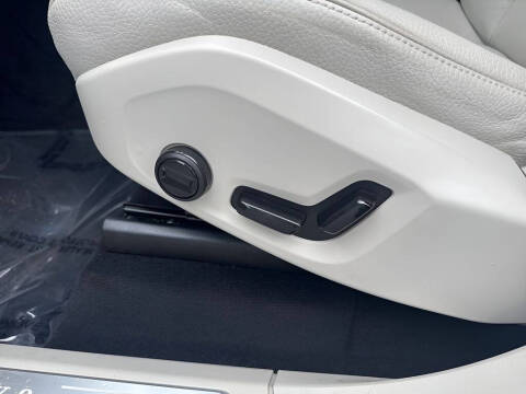 2023 Volvo XC90 B5 Plus Bright Theme